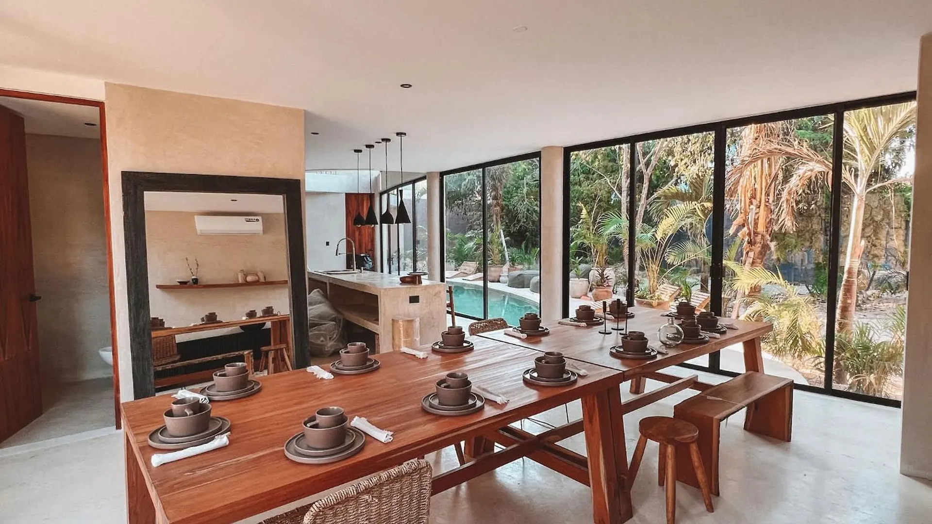 Majestic Jungle Villa With 2 Pools & Rooftop Bbq 툴룸