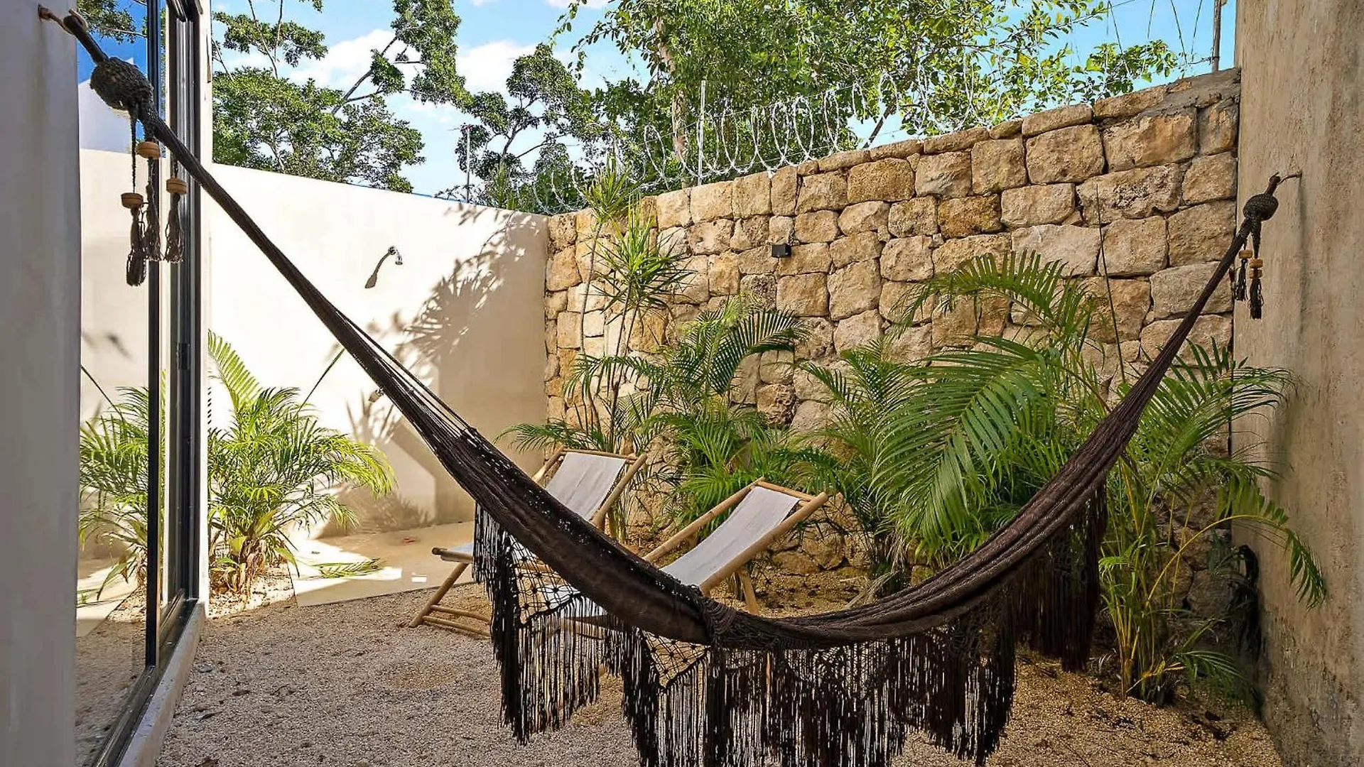 Majestic Jungle Villa With 2 Pools & Rooftop Bbq 툴룸