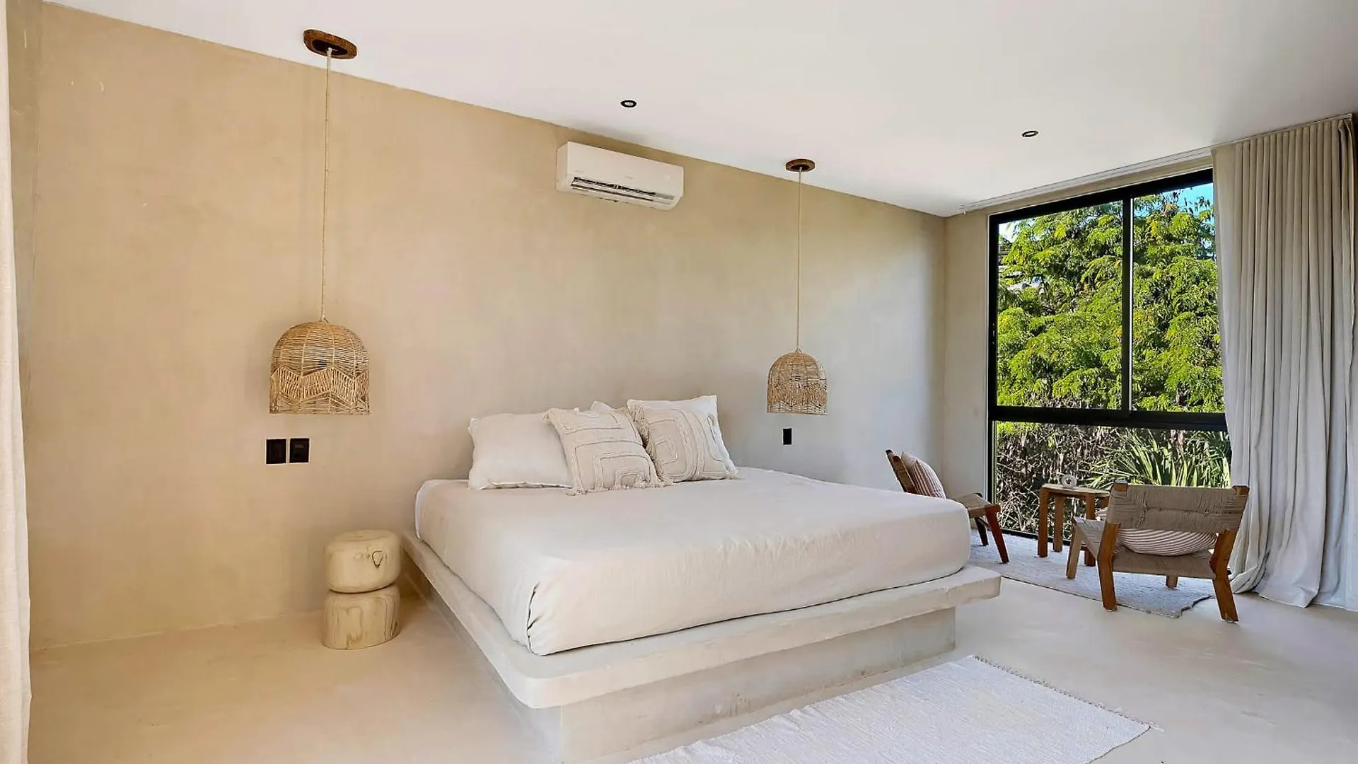 Majestic Jungle Villa With 2 Pools & Rooftop Bbq 툴룸 0*,