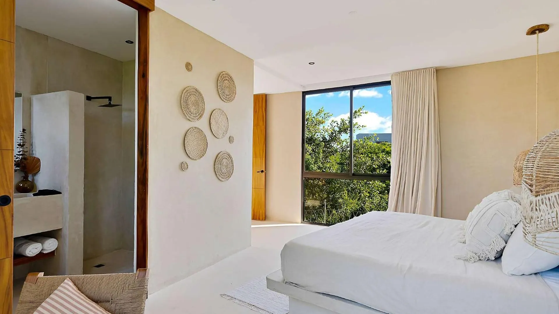 Majestic Jungle Villa With 2 Pools & Rooftop Bbq 툴룸